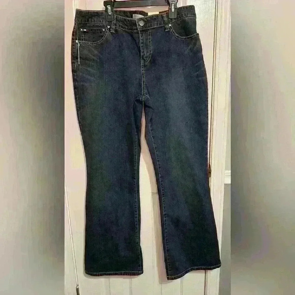 Tommy Hilfiger NWT Women’s size 16 flare denim jeans - Picture 1 of 9